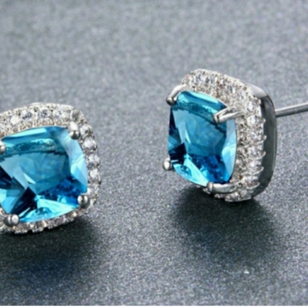 2/5🎉HP🎉🎀Stunning Aquamarine Stud - Picture 2 of 5